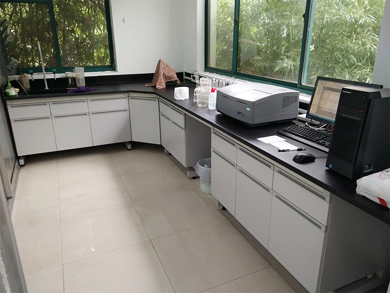 实验室实验台半导体行业洁净标准与台面清洁流程