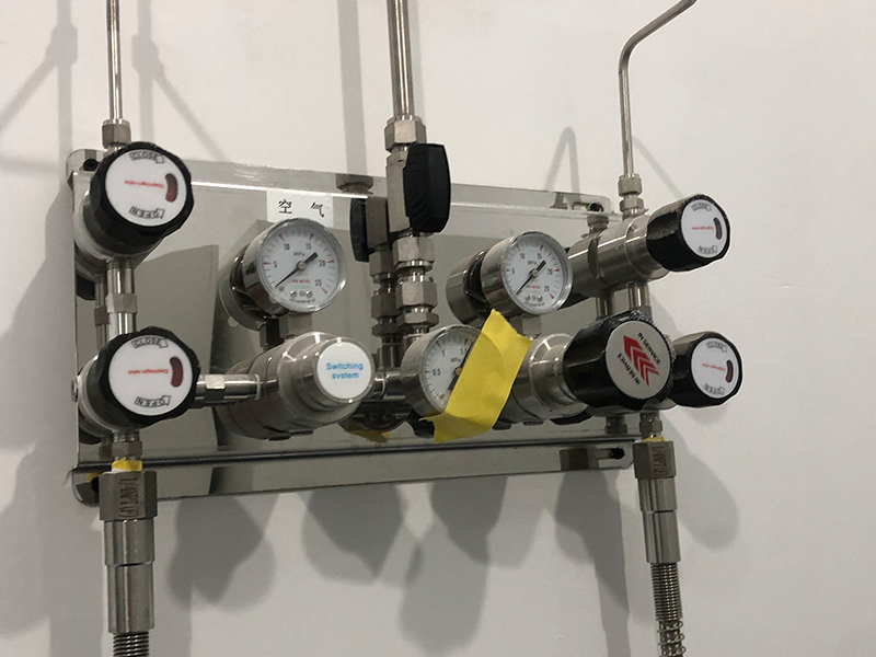 1767599626179604.jpg 实验室气体分配箱