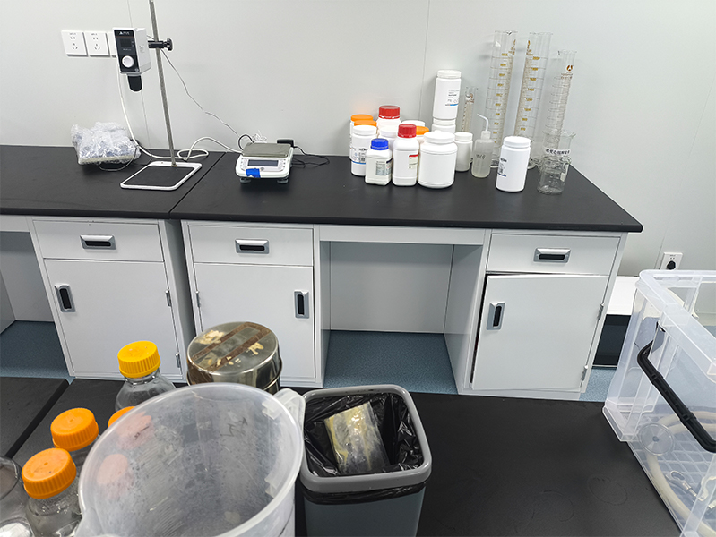 全钢实验台承重能力解析：如何选择合适的规格？