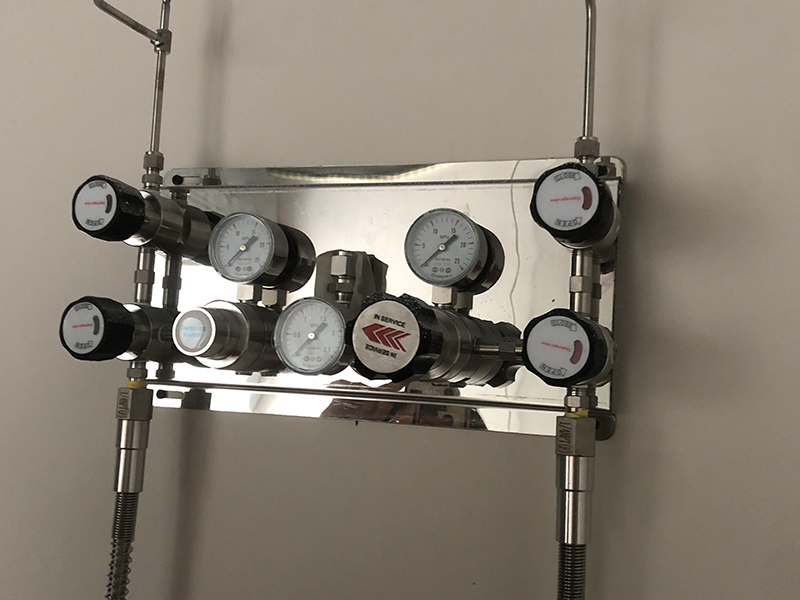 不锈钢气体管路自动切换汇流排不间断供气系统华巨升工程经验